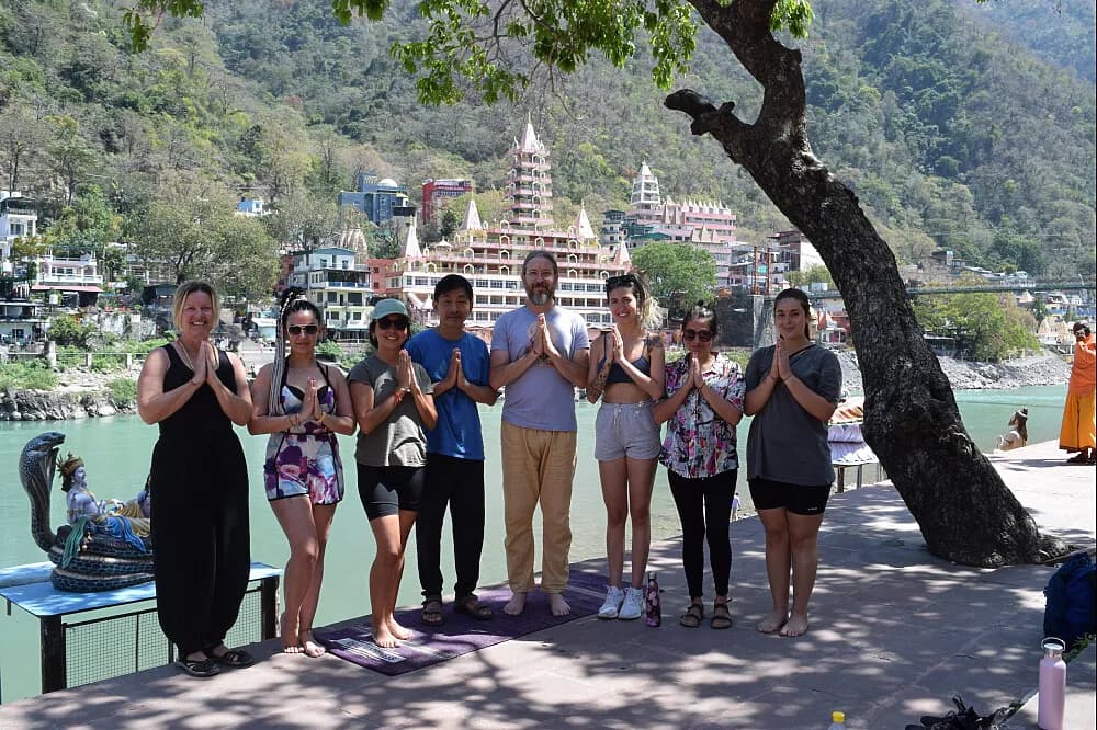 Kurz učitelů jógy s meditací na 15 dní · Rishikesh, Indie