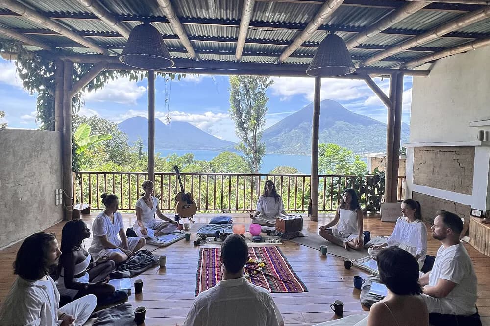 Kurz učitelů jógy na 23 dní · San Marcos La Laguna, Guatemala