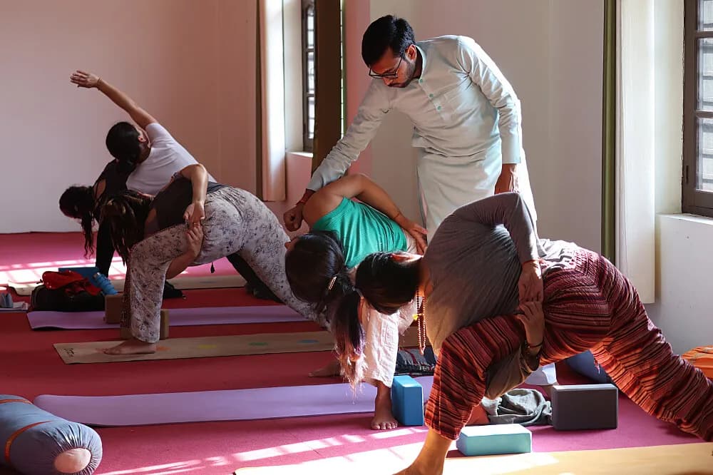 Kurz učitelů jógy – ashtanga jóga na 25 dní · Rishikesh, Indie