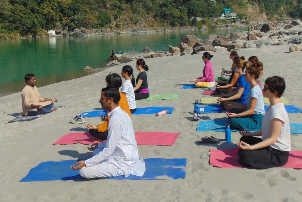 Kurz učitelů jógy s meditací na 25 dní · Rishikesh, Indie