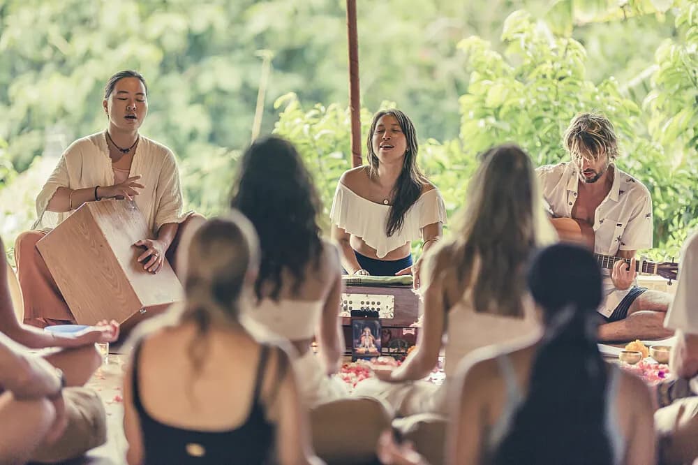 Kurz učitelů jógy – vinyasa jóga na 10 dní · Uluwatu, Indonésie