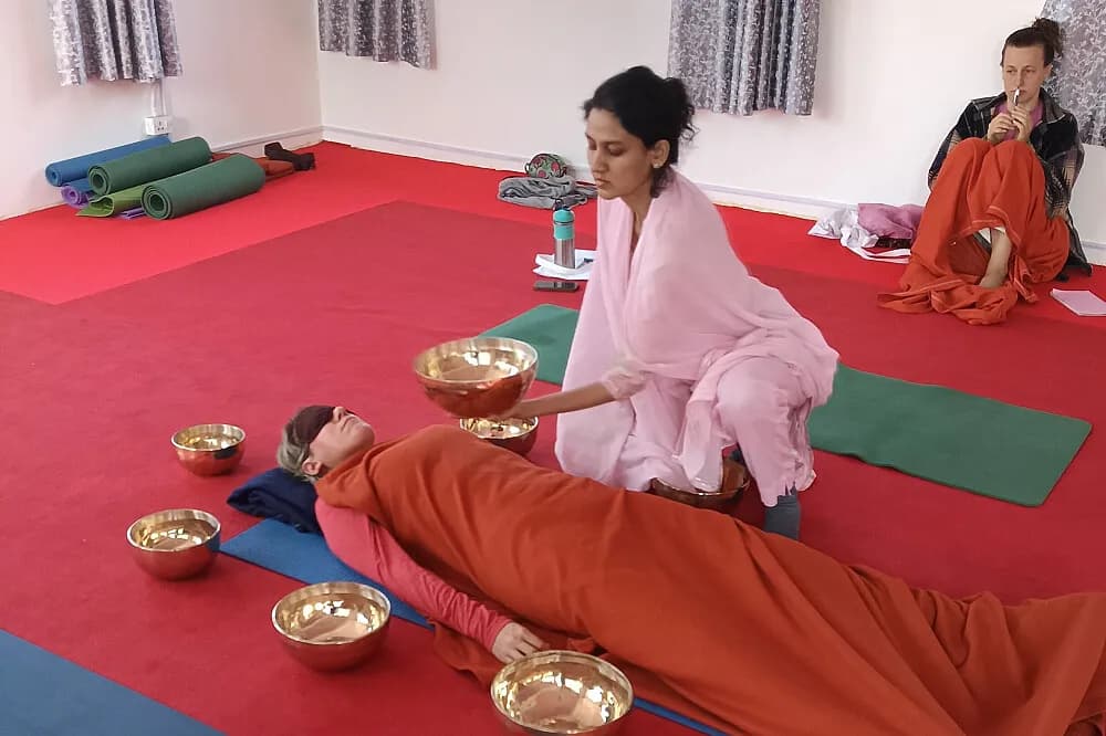 Kurz učitelů jógy se zvukovou terapií na 12 dní · Rishikesh, Indie
