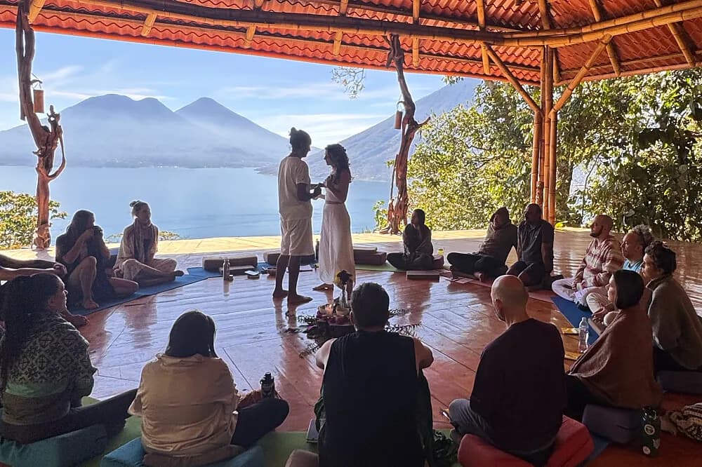 Pobyt s tantrou na 7 dní · Lake Atitlán, Guatemala